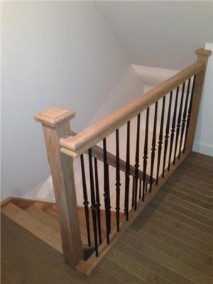 Trap met smeedijzeren balustrade